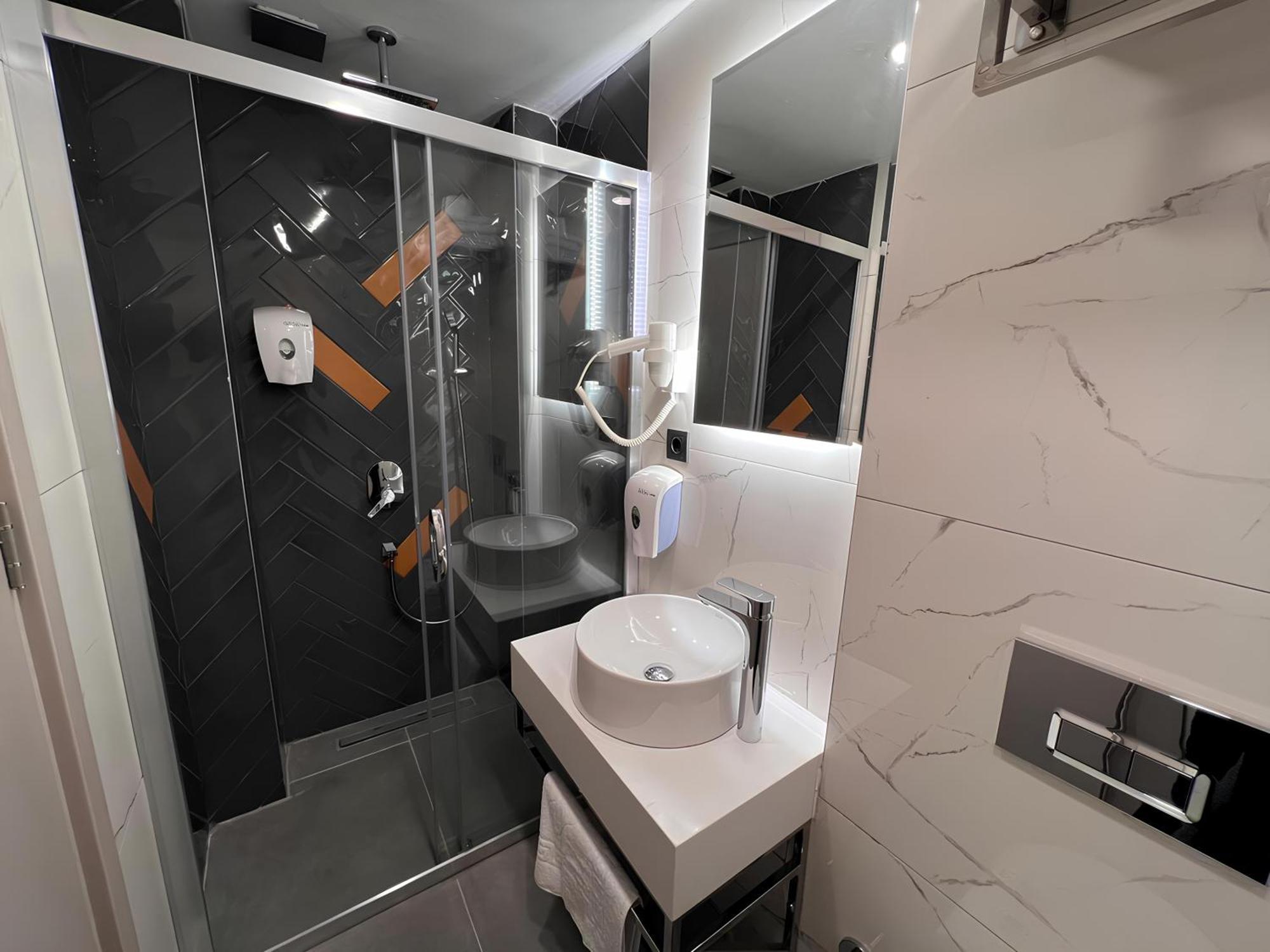 Otel Roi 2*