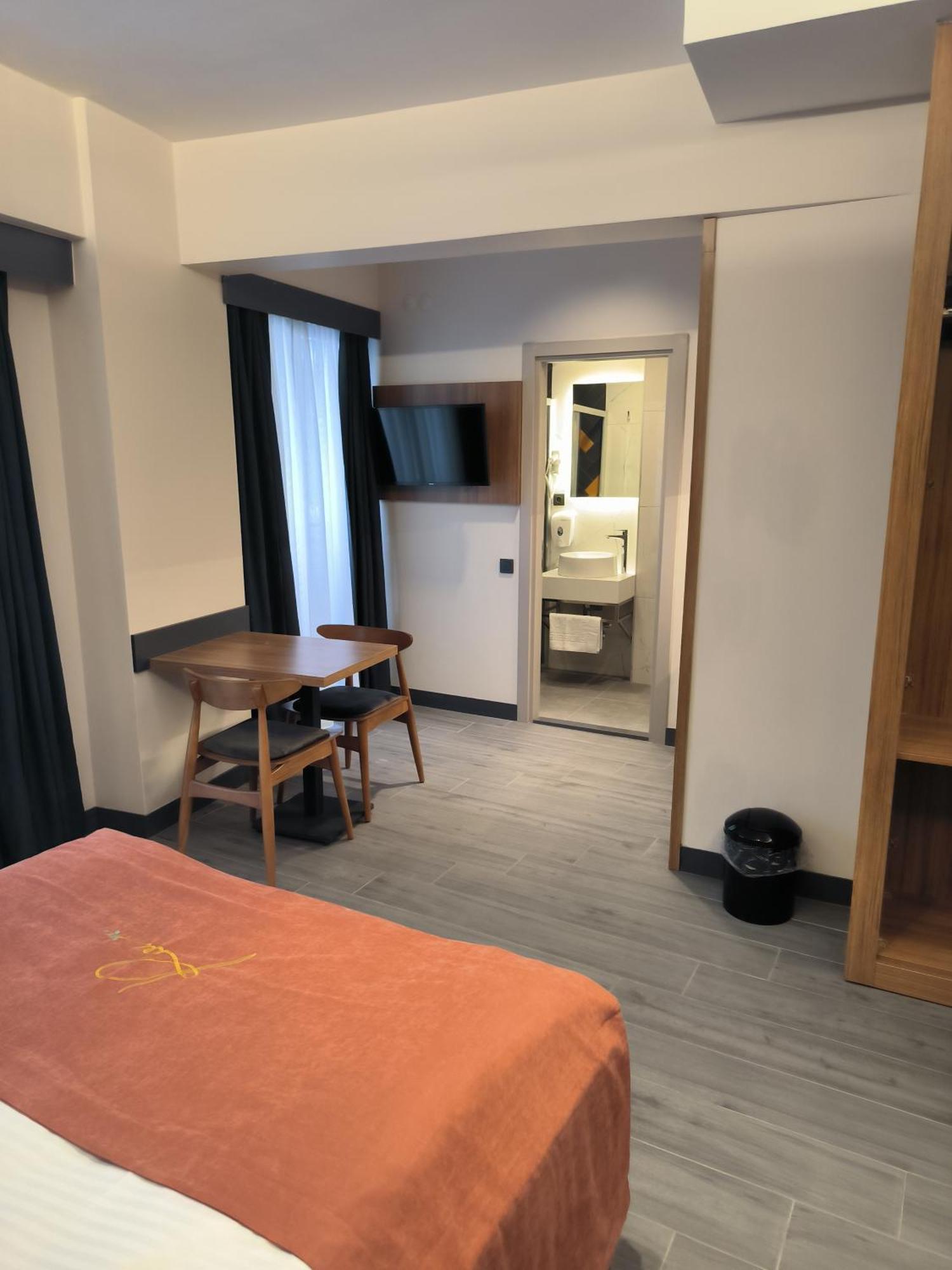 Otel Roi 2*